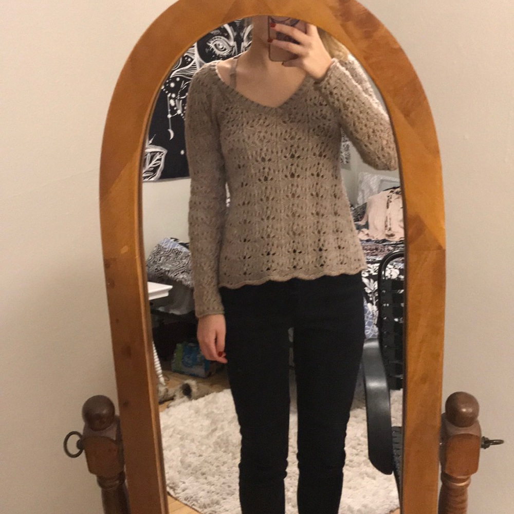 Tan knit American Eagle sweater